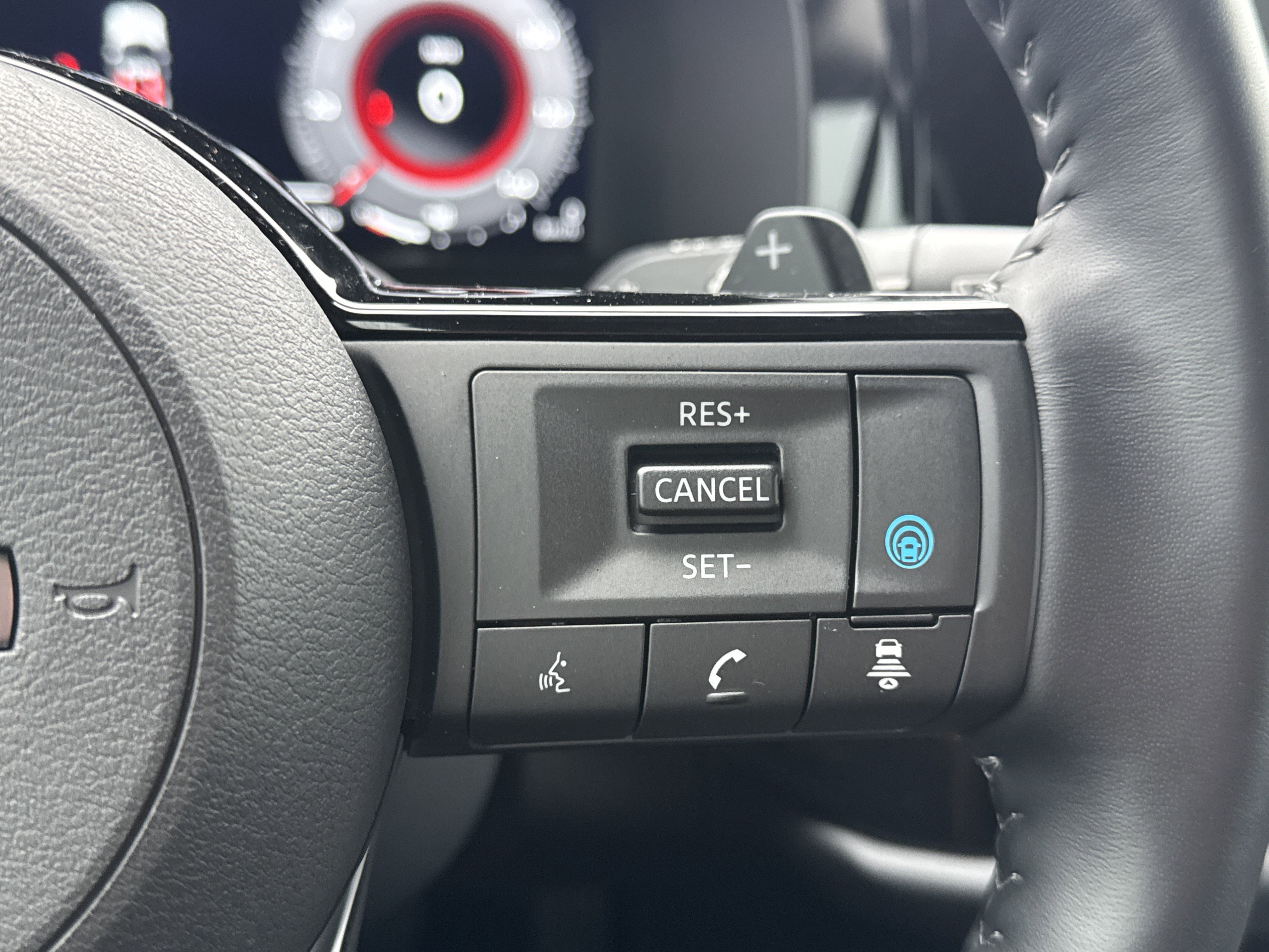 Used 2024 Nissan Pathfinder Platinum image 17