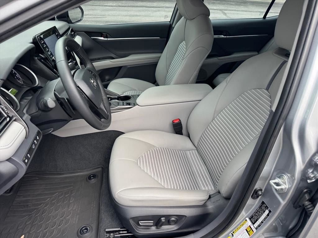Used 2024 Toyota Camry SE w/ Cold Weather Package FWD image 13