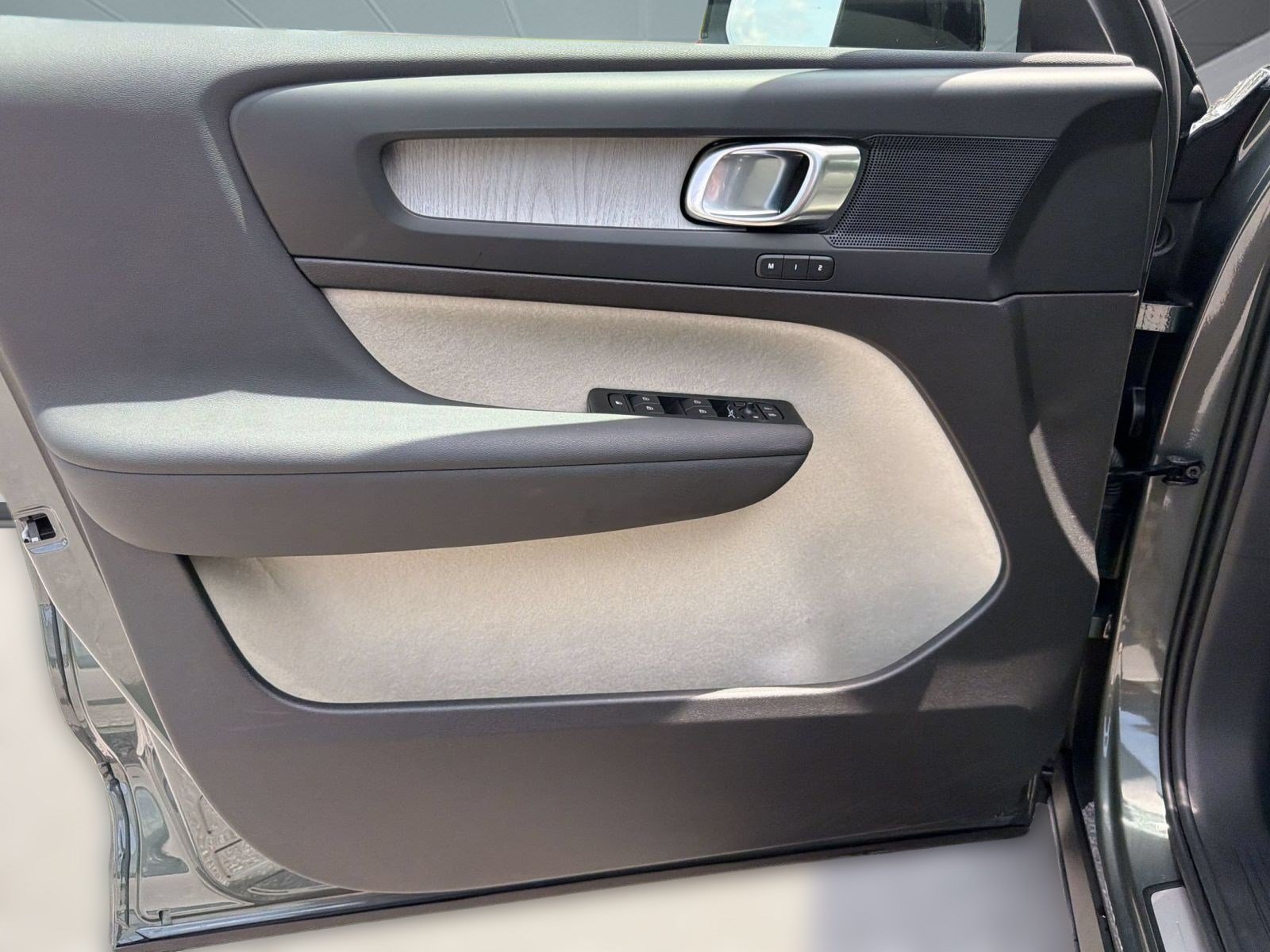 Certified 2026 Volvo XC40 B5 Plus AWD/4WD image 21