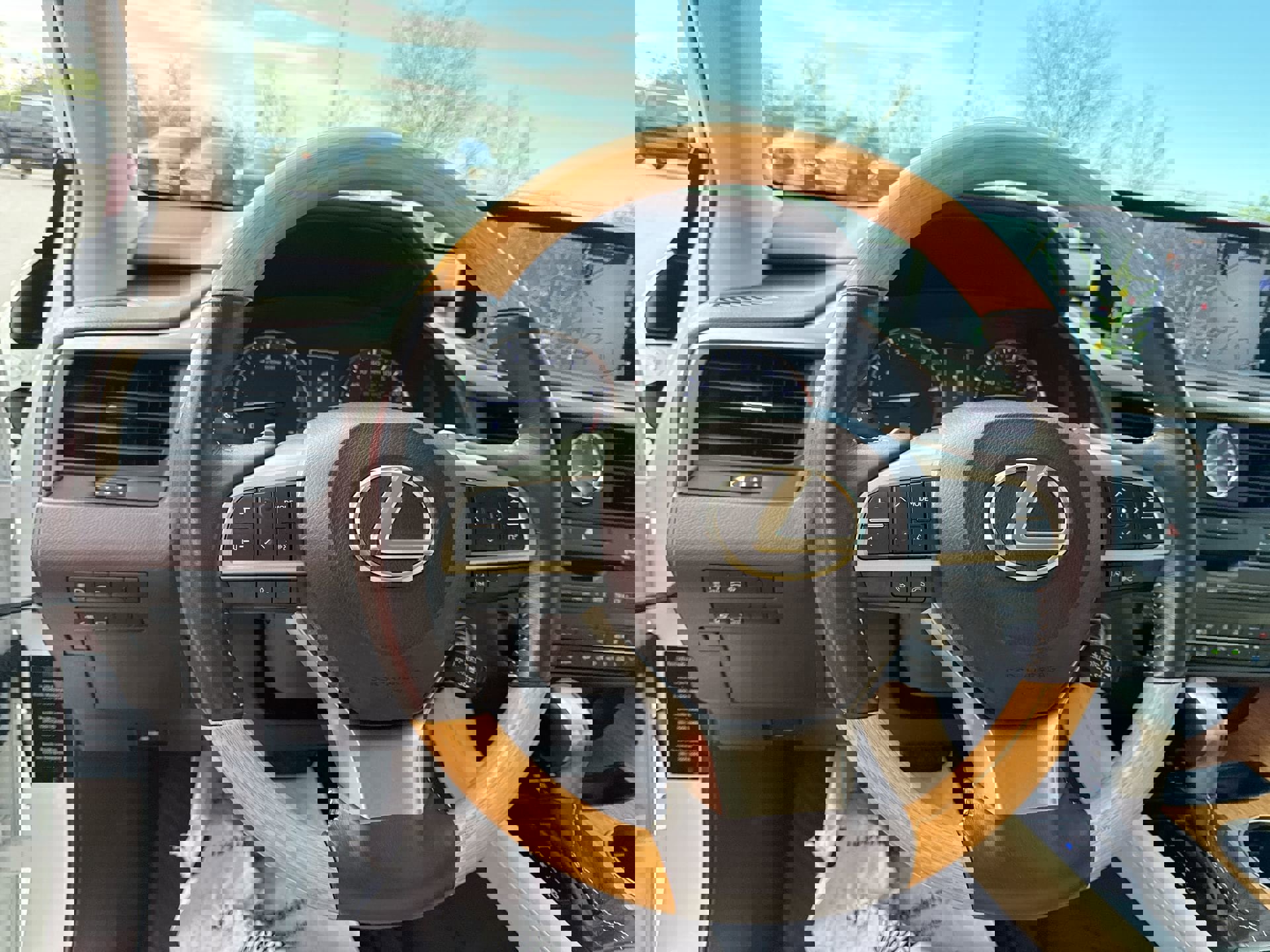 Used 2020 Lexus RX 350L FWD w/ Premium Package image 11