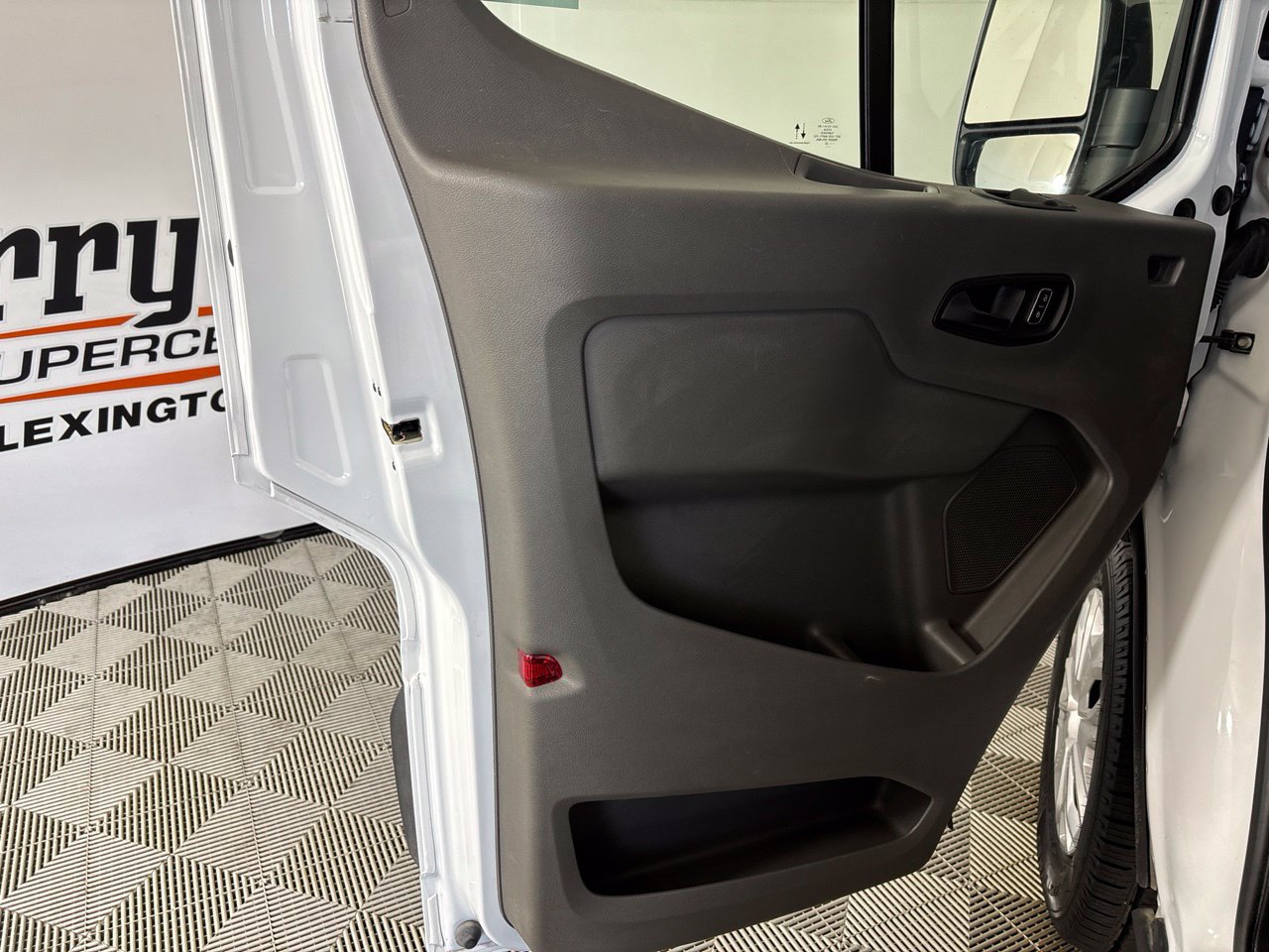 Used 2025 Ford Transit 350 XLT RWD image 7