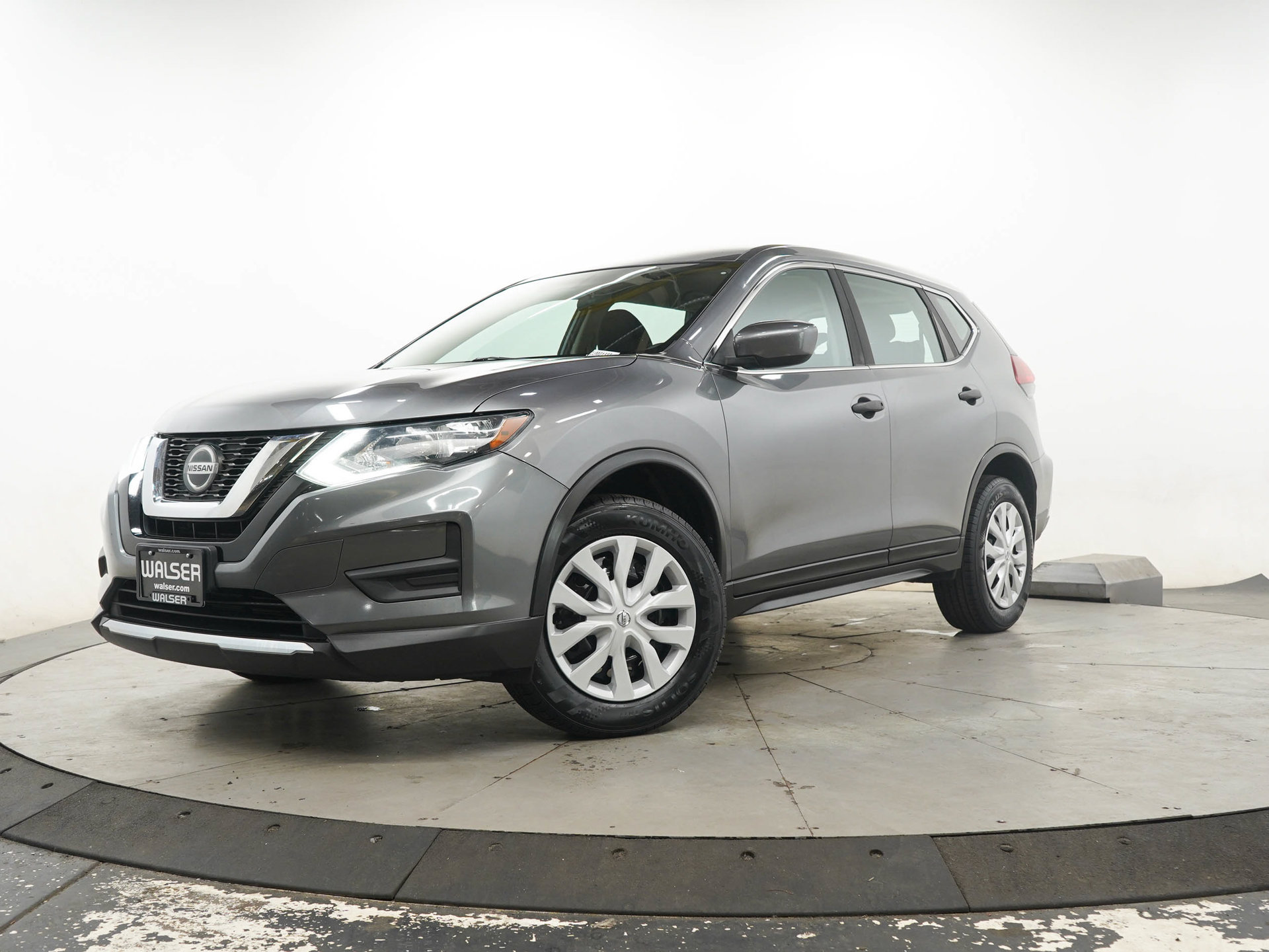 Used 2018 Nissan Rogue S AWD/4WD image 2