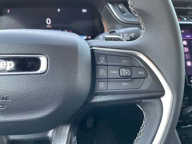 Used 2025 Jeep Grand Cherokee Laredo X AWD/4WD image 17
