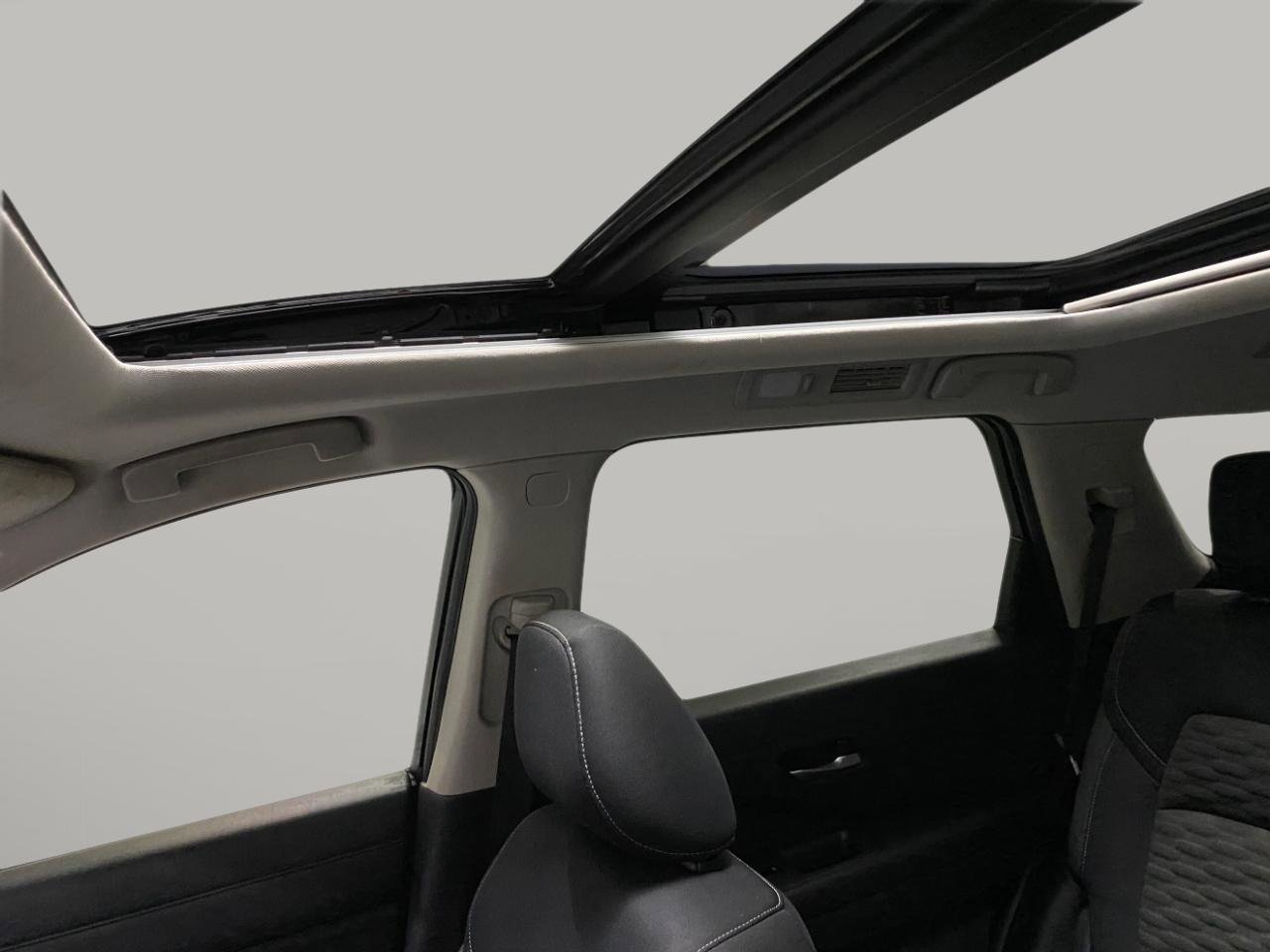 Used 2022 Nissan Pathfinder SV w/ SV Premium Package image 13