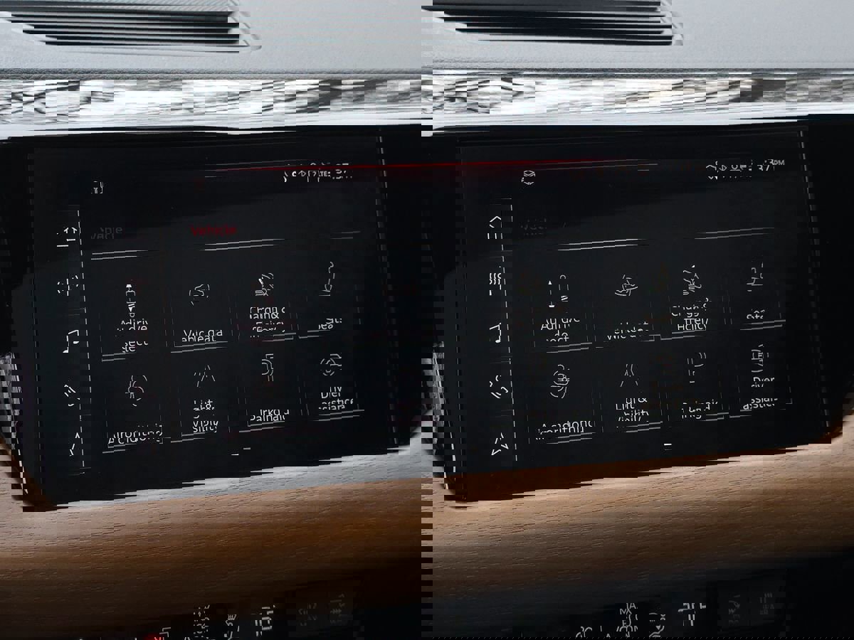 Used 2022 Audi e-tron GT Premium Plus image 36