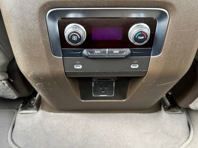 Used 2024 Chevrolet Suburban LT image 32