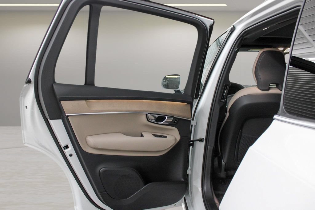 Used 2026 Volvo XC90 B5 Plus w/ Protection Package Premier AWD/4WD image 27