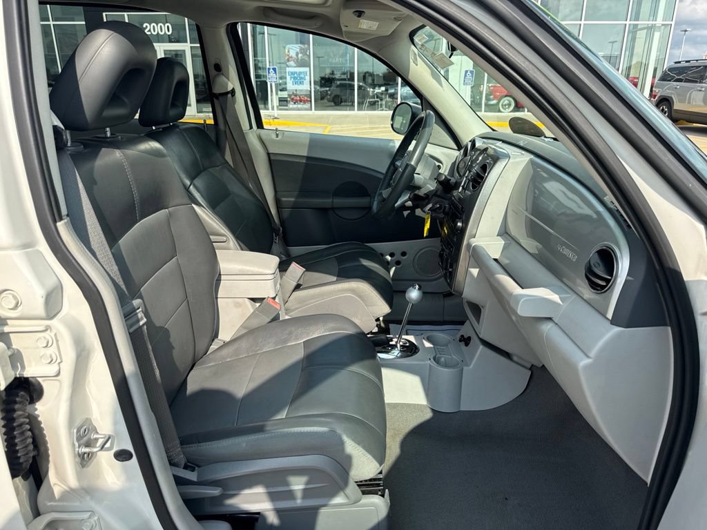Used 2008 Chrysler PT Cruiser Limited FWD image 26