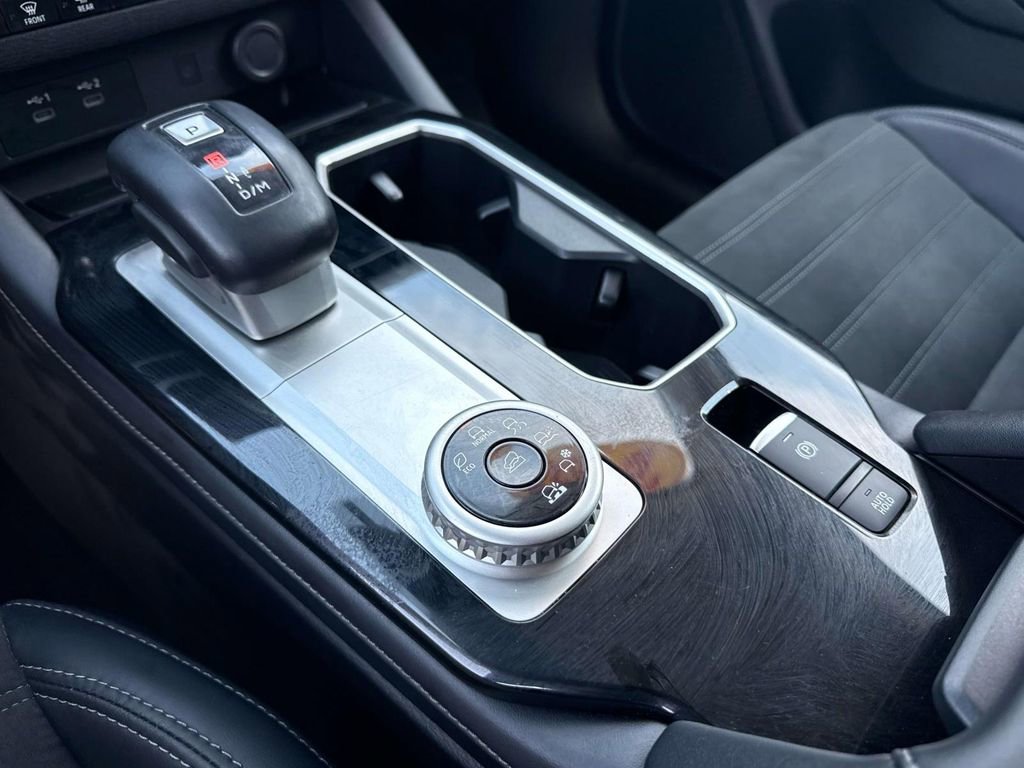 Used 2025 Mitsubishi Outlander SE image 18