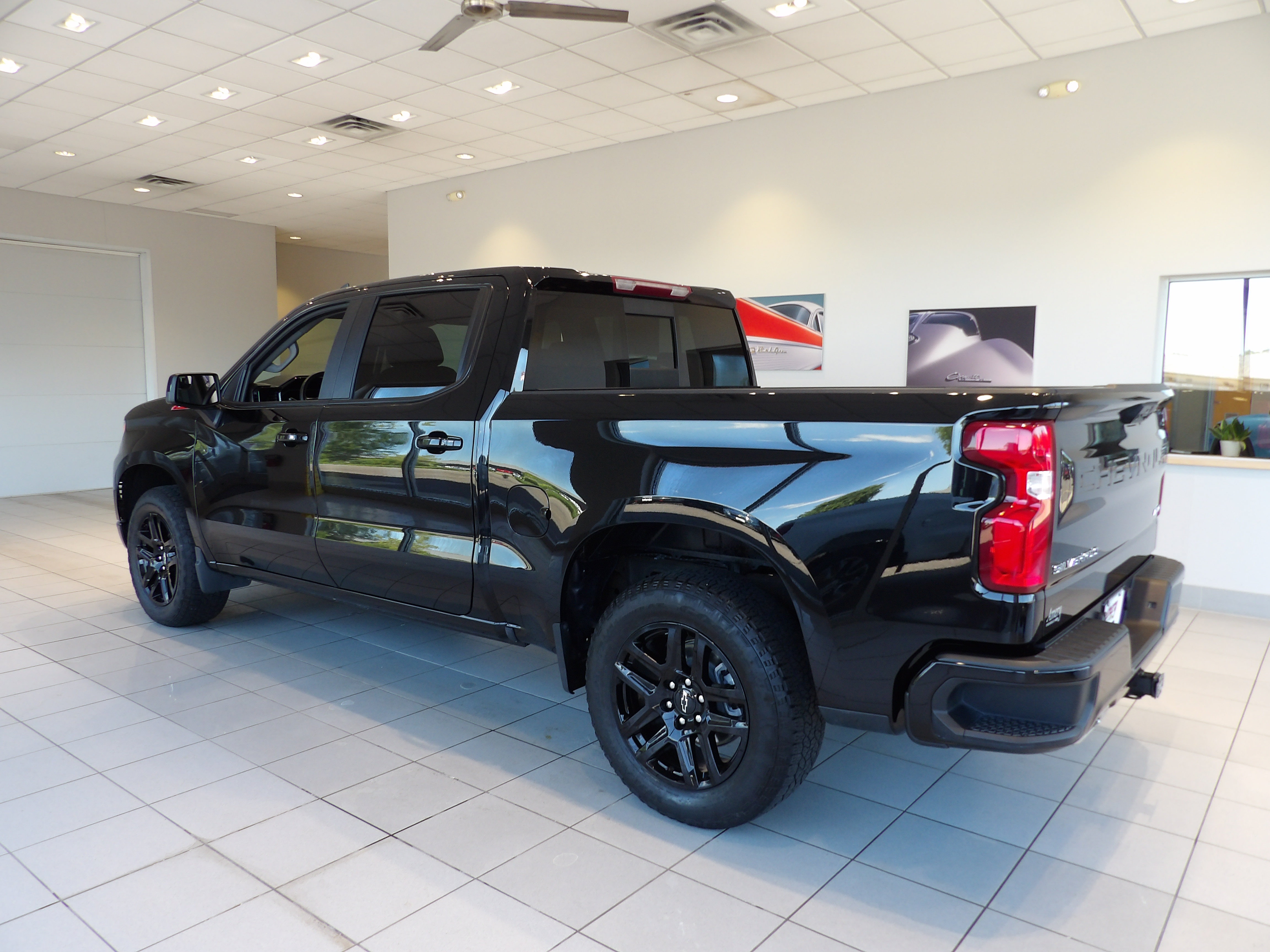 Used 2023 Chevrolet Silverado 1500 RST w/ Convenience Package II AWD/4WD image 6