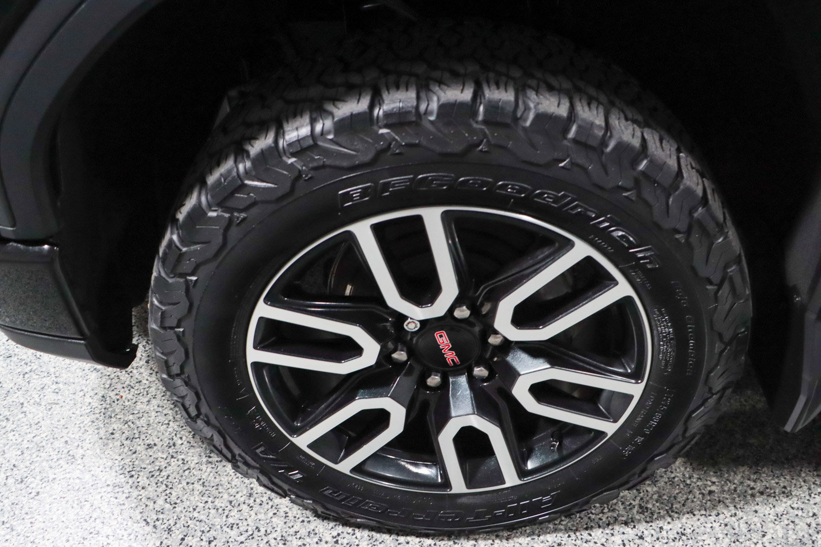 Used 2024 GMC Sierra 1500 AT4 w/ Technology Package image 11