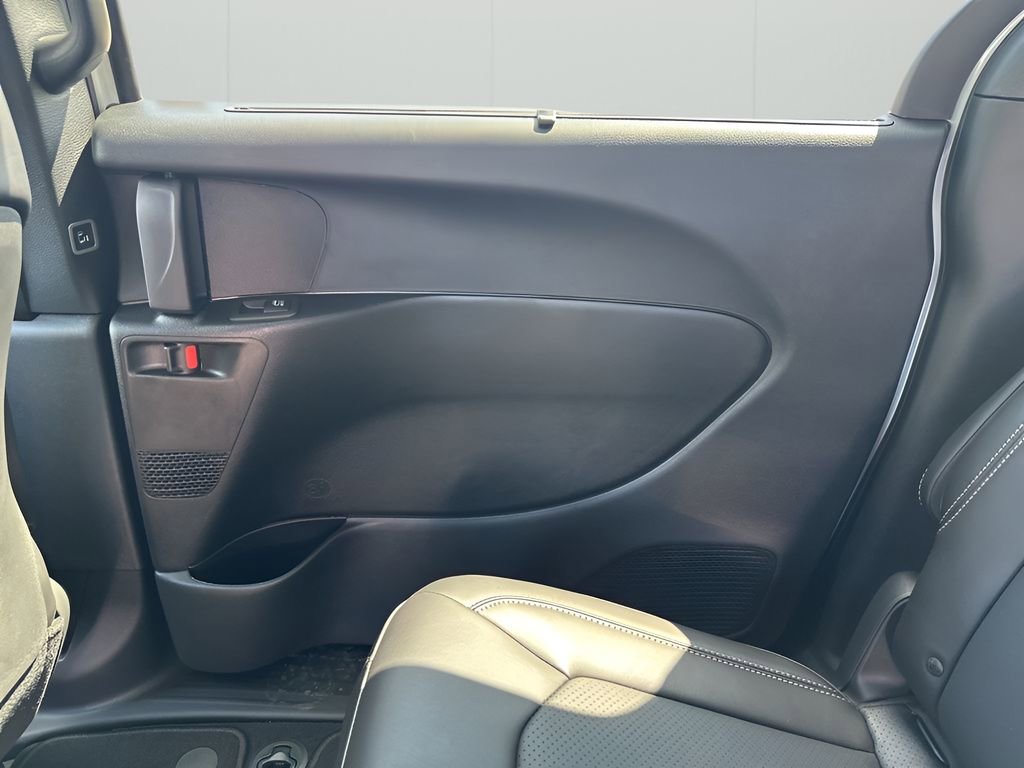 New 2026 Chrysler Voyager LX image 20