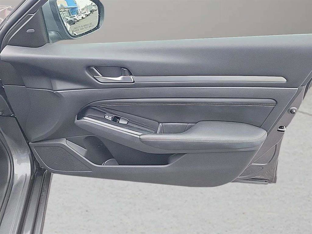 Used 2022 Nissan Altima 2.5 SV w/ SV Premium Package image 28