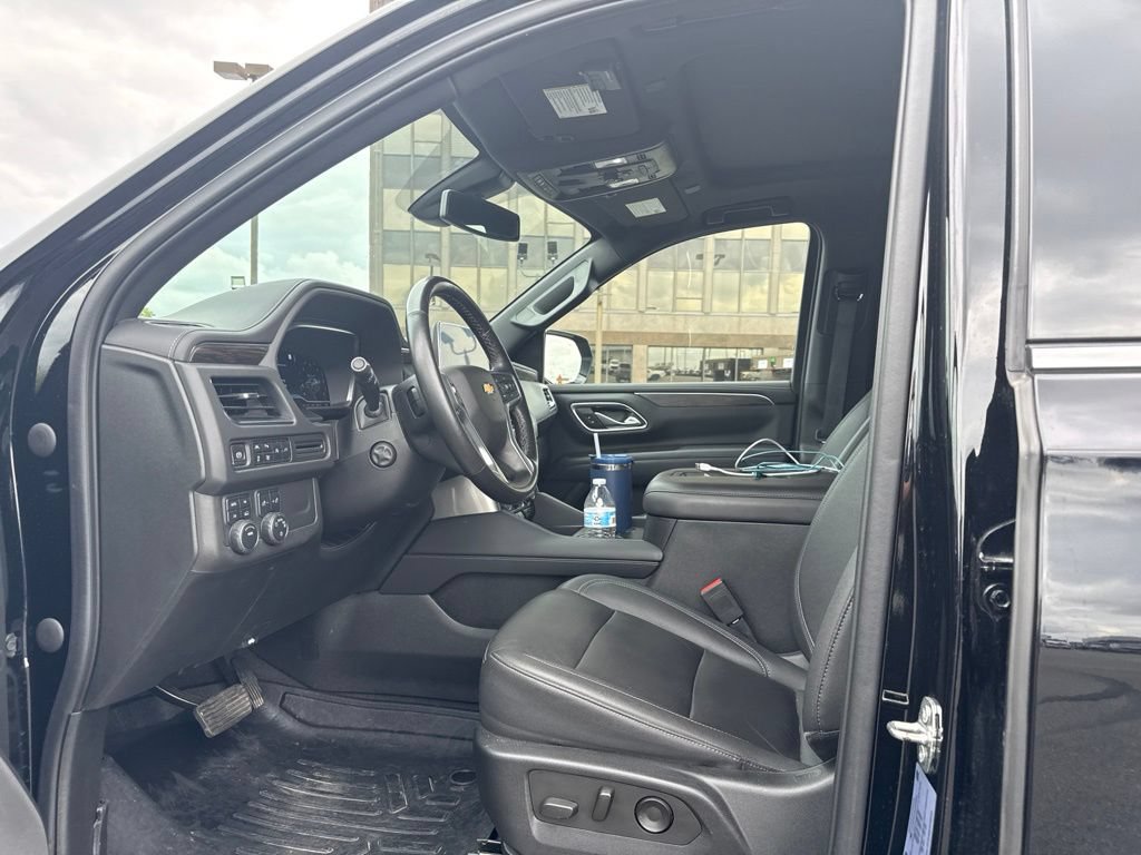 Used 2022 Chevrolet Tahoe LT w/ LT Signature Plus Package AWD/4WD image 2