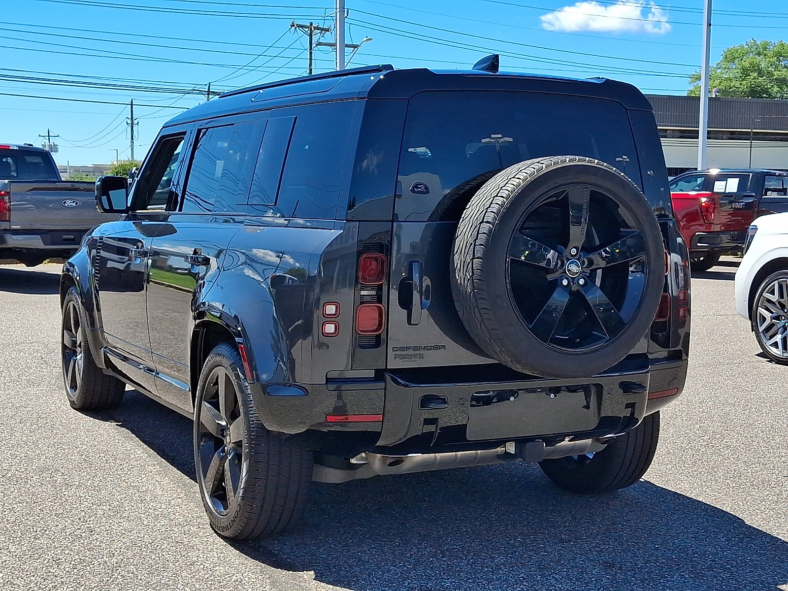 Used 2025 Land Rover Defender 110 X-Dynamic SE AWD/4WD image 8