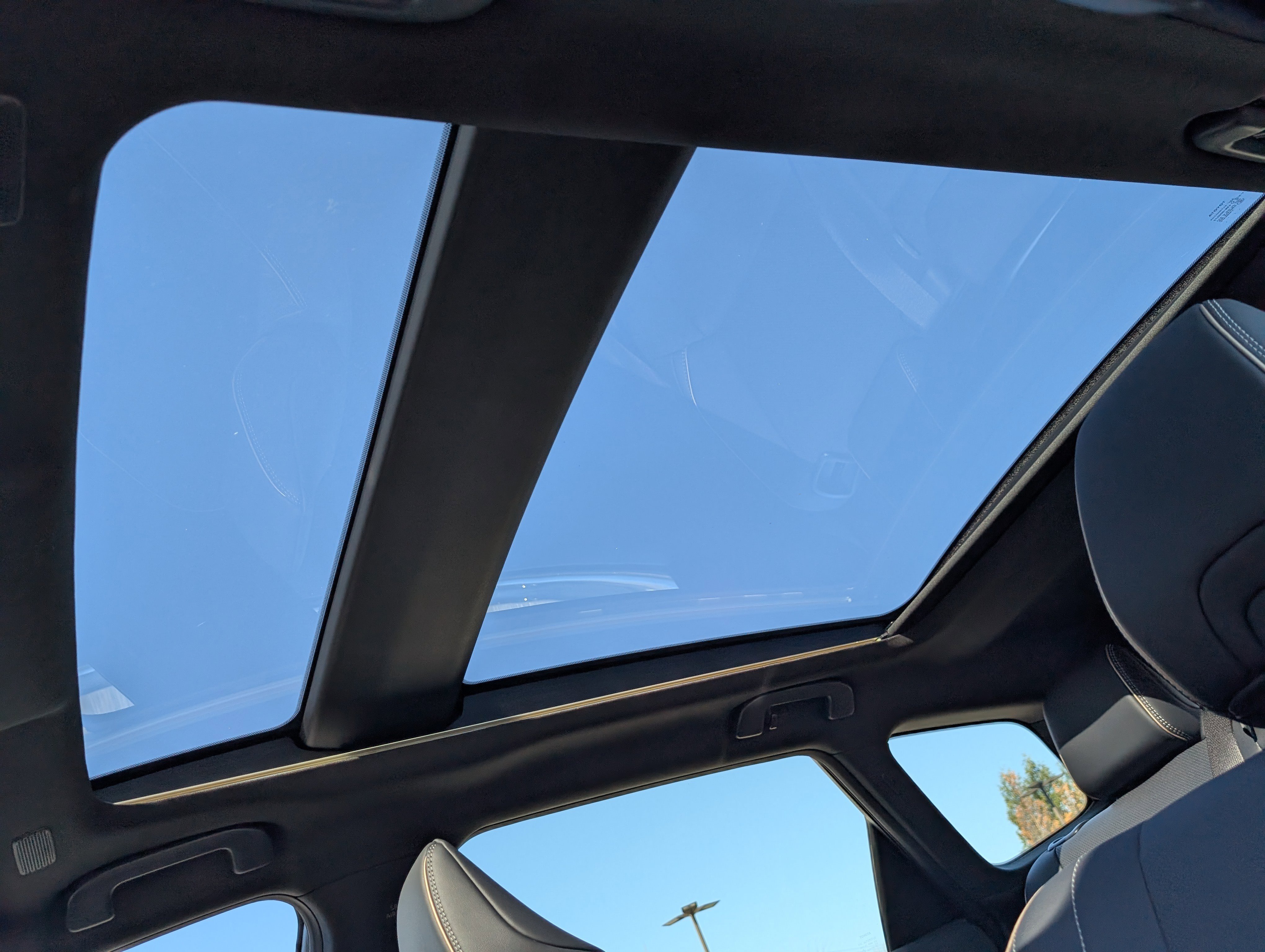 Used 2025 Toyota Crown Signia w/ Advanced Technology Package image 20