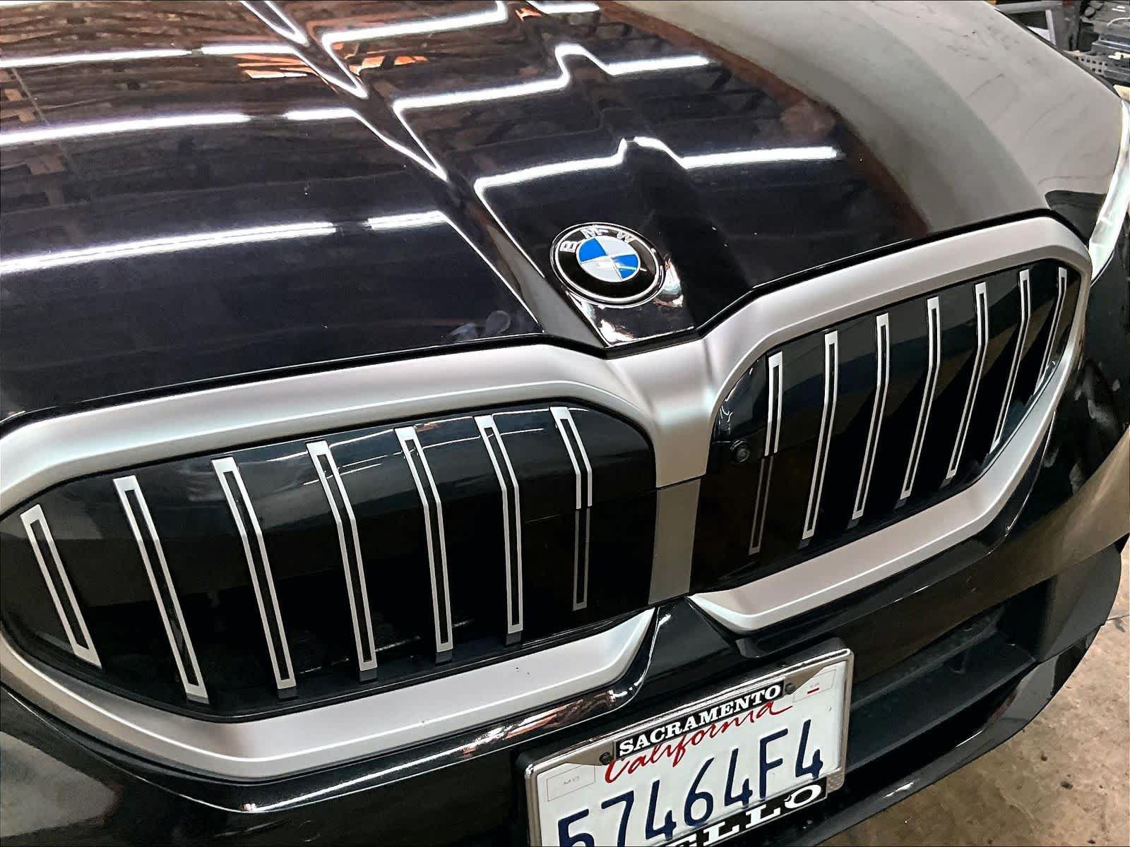 Used 2025 BMW 530i w/ Premium Package RWD image 33