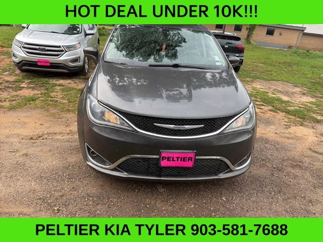 Used 2020 Chrysler Pacifica Touring-L image 2