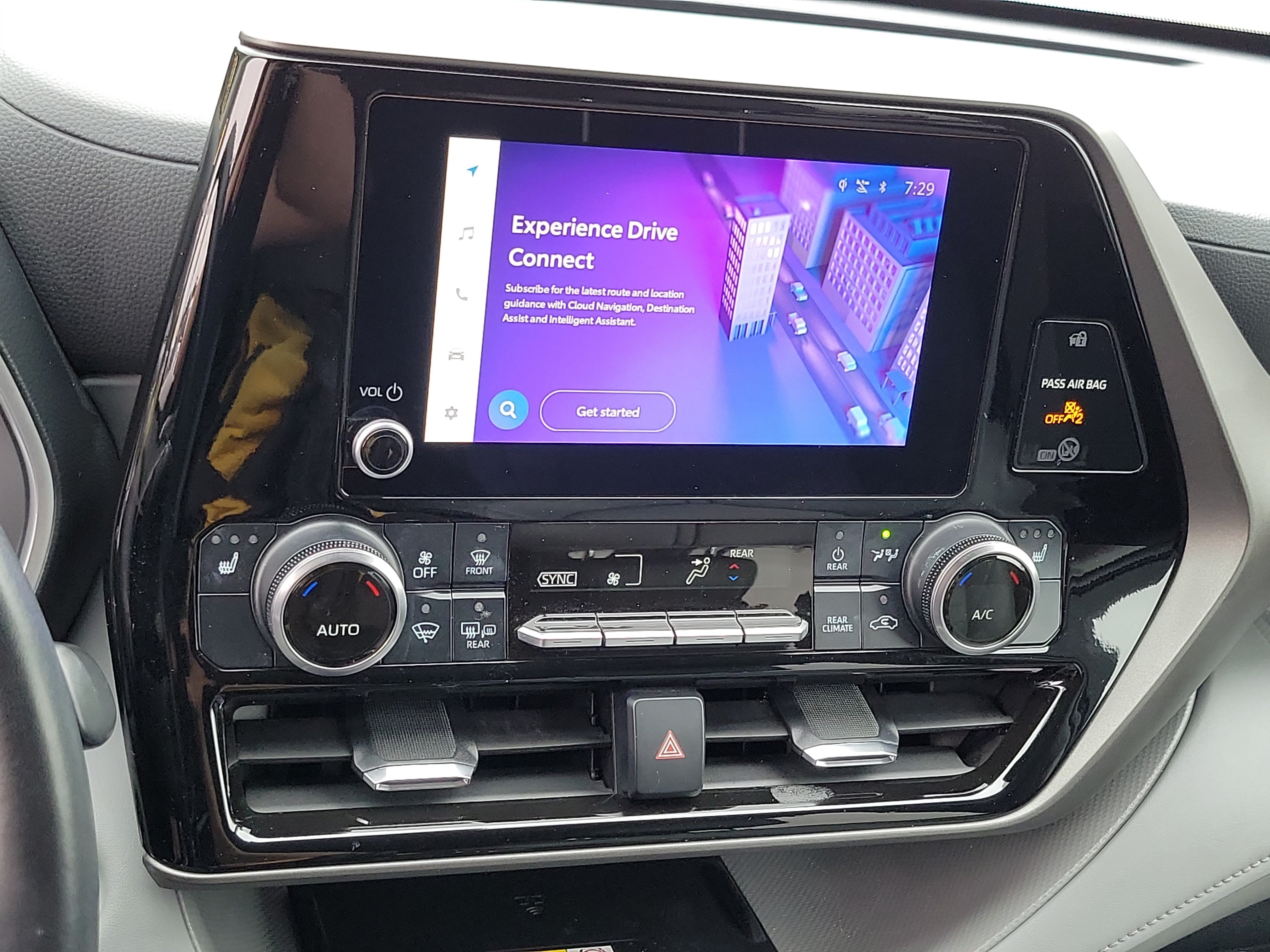 Used 2023 Toyota Highlander XLE FWD image 16