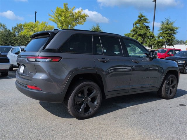 Certified 2024 Jeep Grand Cherokee Altitude image 4