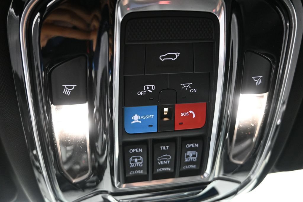 Used 2023 Jeep Grand Cherokee Overland w/ Luxury Tech Group IV RWD image 19