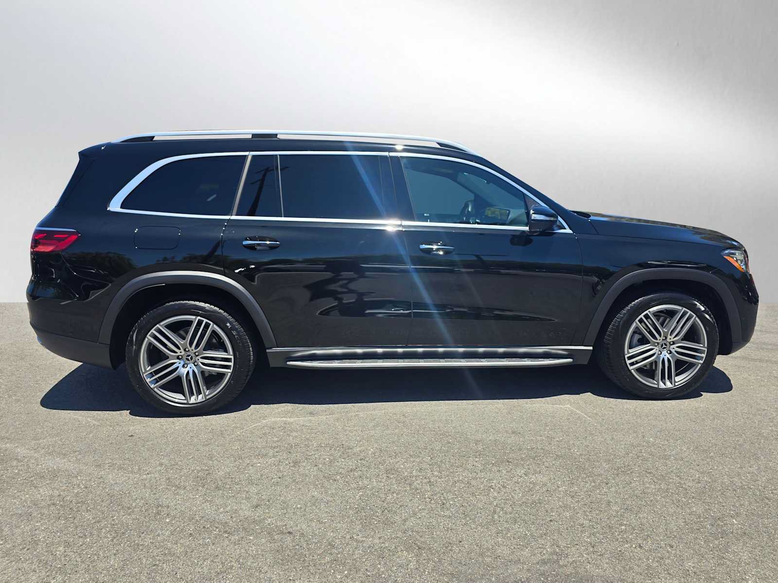 Certified 2026 Mercedes-Benz GLS 450 4MATIC image 2