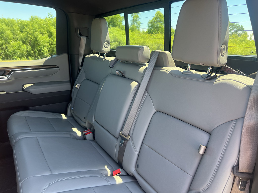Used 2025 Chevrolet Silverado 1500 LT Trail Boss w/ LT Trail Boss Premium Package AWD/4WD image 37