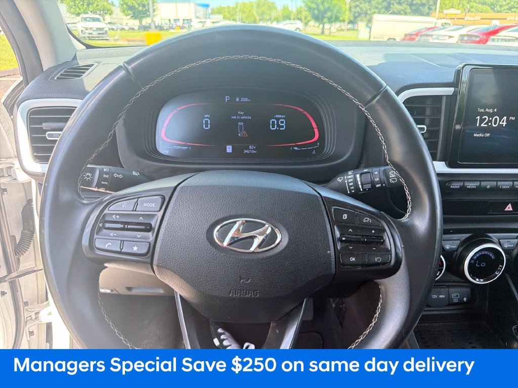 Certified 2023 Hyundai Venue Limited FWD image 15