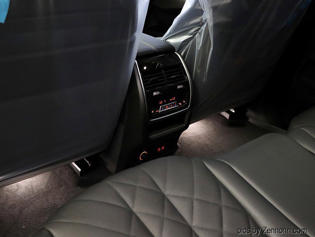 Used 2026 BMW X7 xDrive40i w/ Premium Package image 17