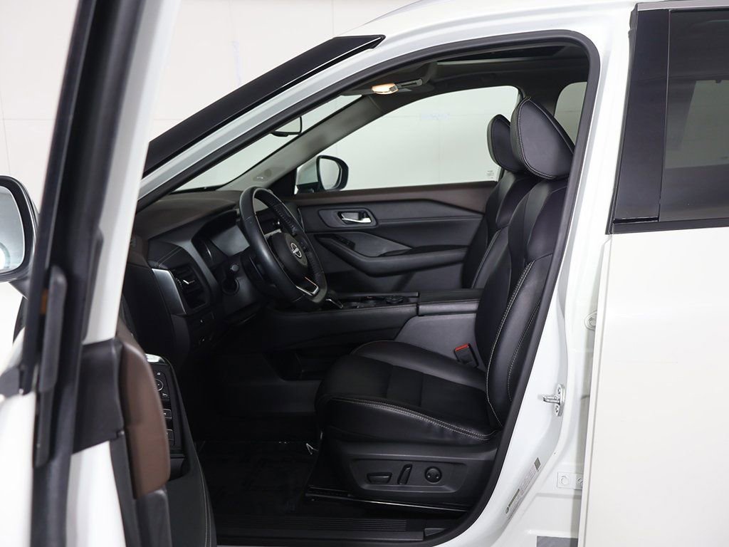 Used 2023 Nissan Rogue SL w/ SL Premium Package image 31