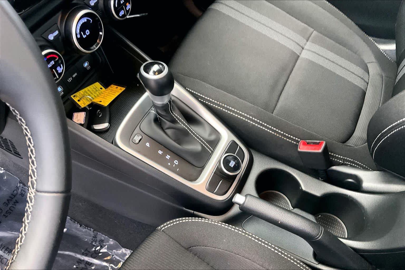 Certified 2025 Hyundai Venue SEL FWD image 17