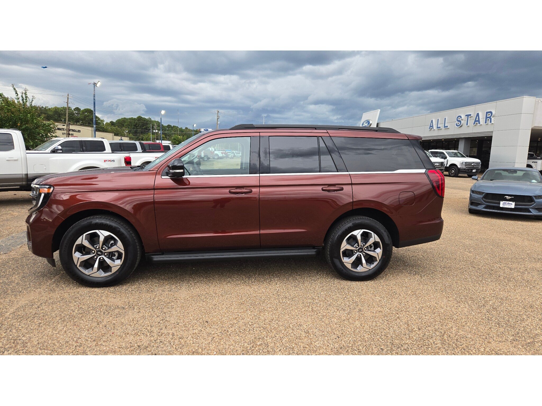 New 2027 Ford Expedition Active RWD image 2