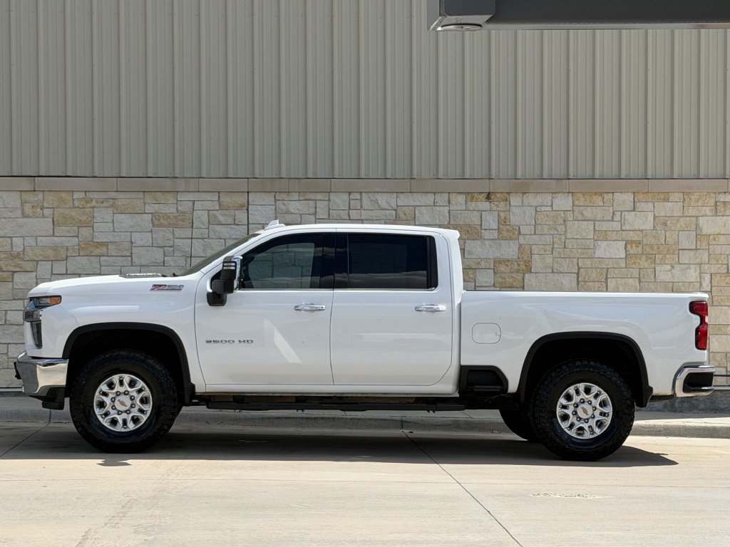 Used 2022 Chevrolet Silverado 2500 LTZ w/ LTZ Convenience Package AWD/4WD image 3