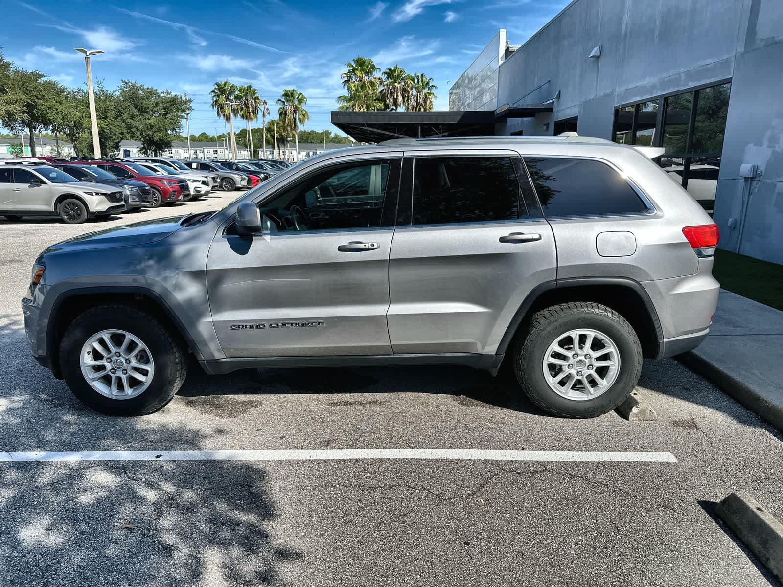 Used 2018 Jeep Grand Cherokee Laredo AWD/4WD image 5
