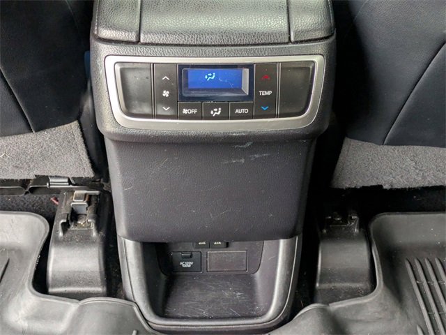 Used 2019 Toyota Highlander XLE image 22