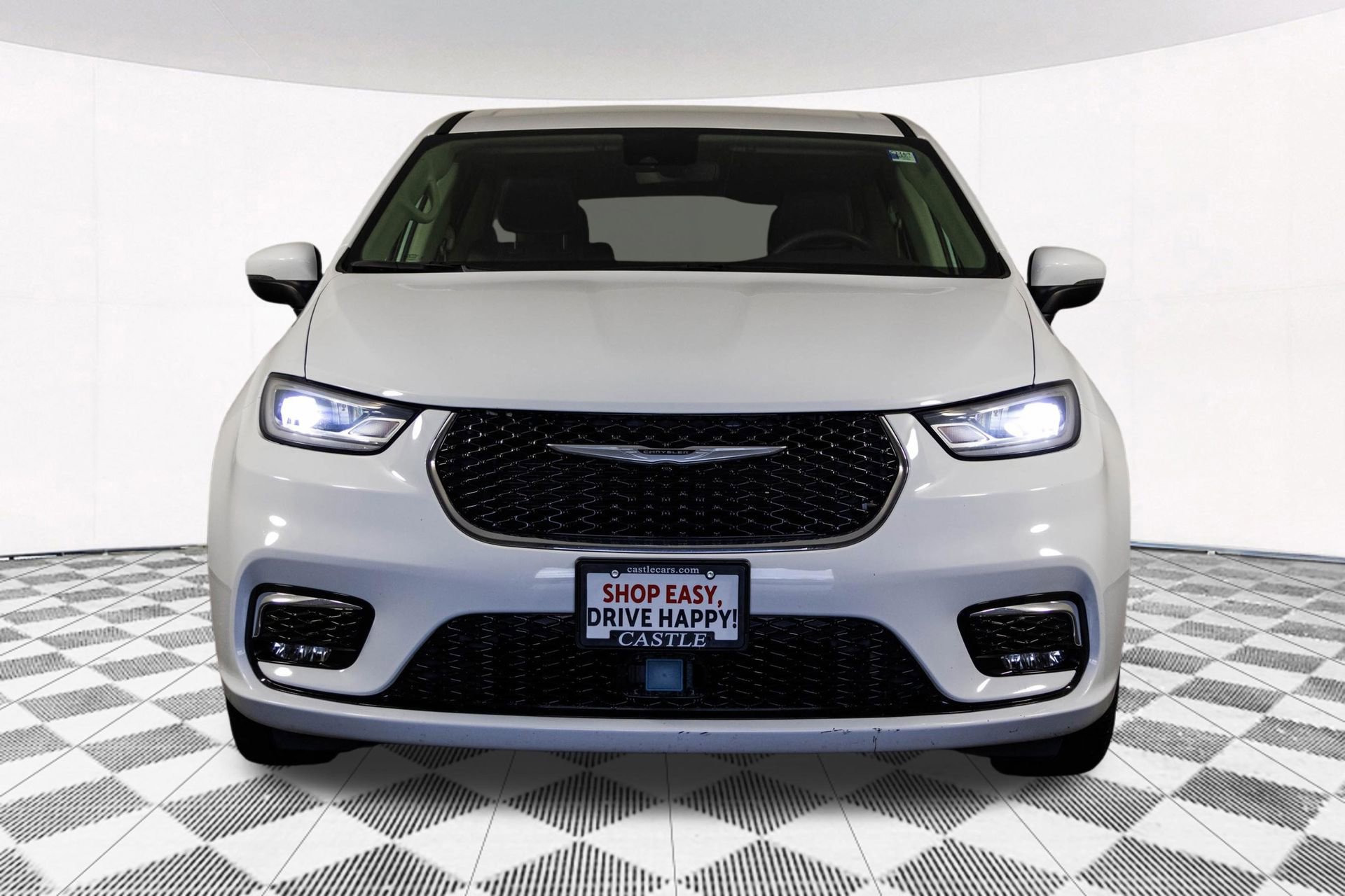 Used 2023 Chrysler Pacifica Touring-L image 7