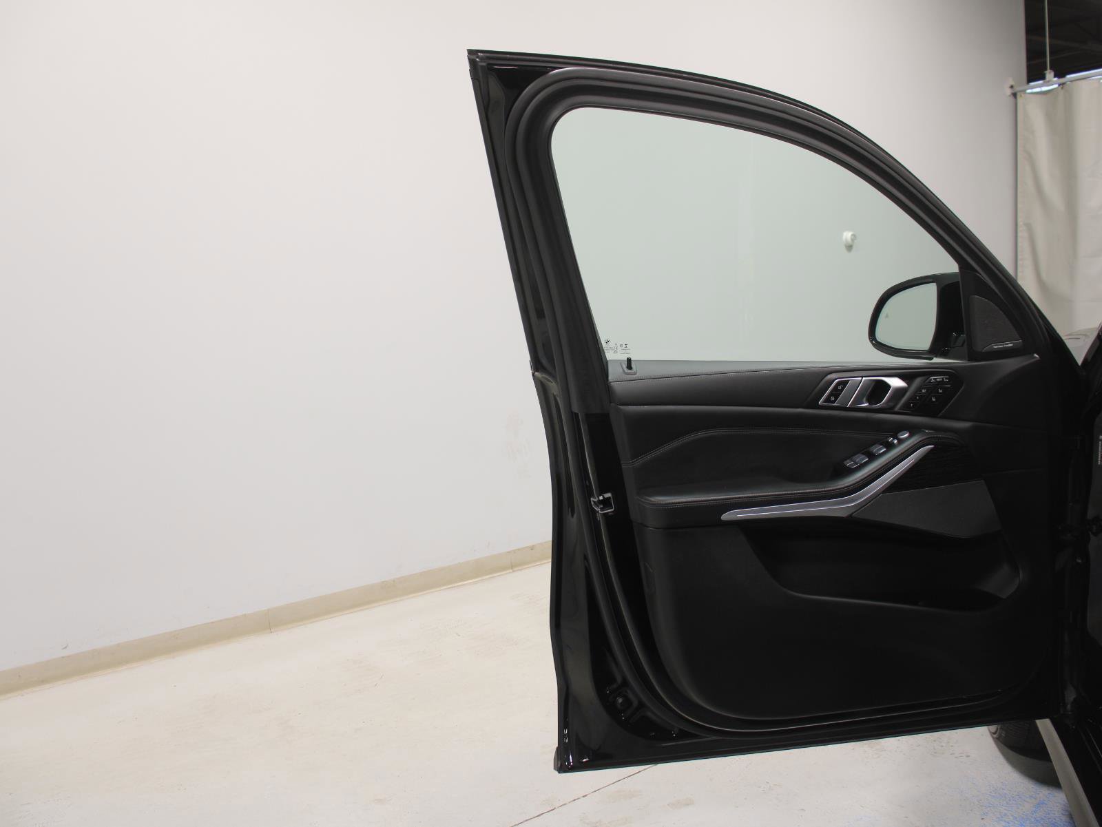 Certified 2023 BMW X7 M60i w/ Executive Package image 22