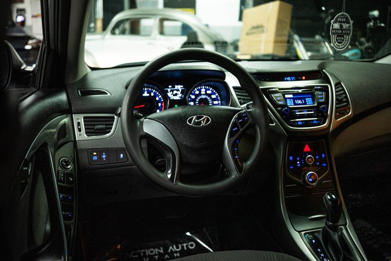 Used 2015 Hyundai Elantra SE FWD image 14