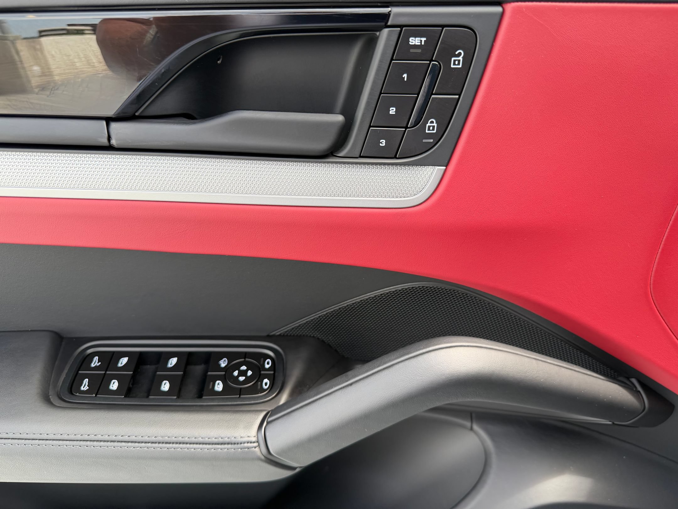 Certified 2026 Porsche Cayenne AWD/4WD image 32