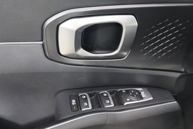 Used 2024 Kia Sorento S image 23