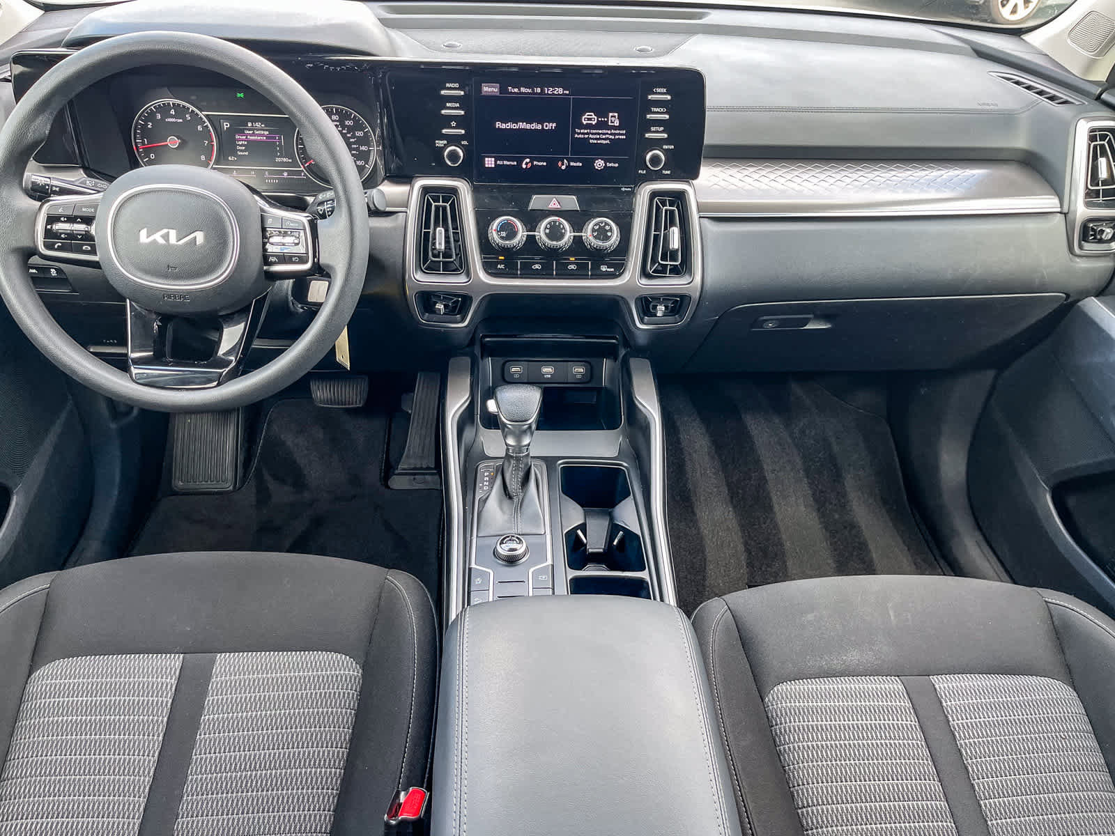 Used 2023 Kia Sorento LX image 11