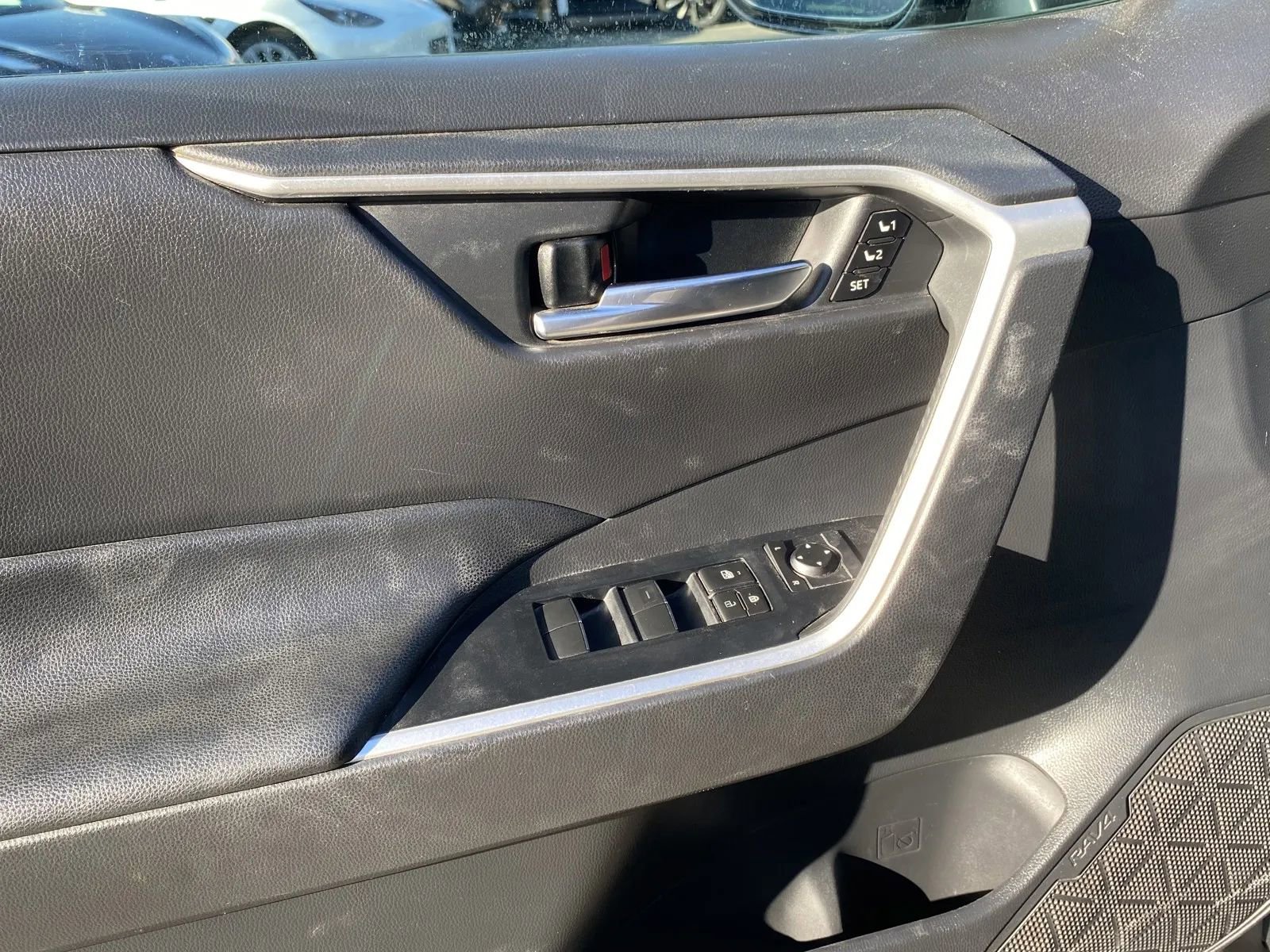 Used 2020 Toyota RAV4 XLE Premium image 10