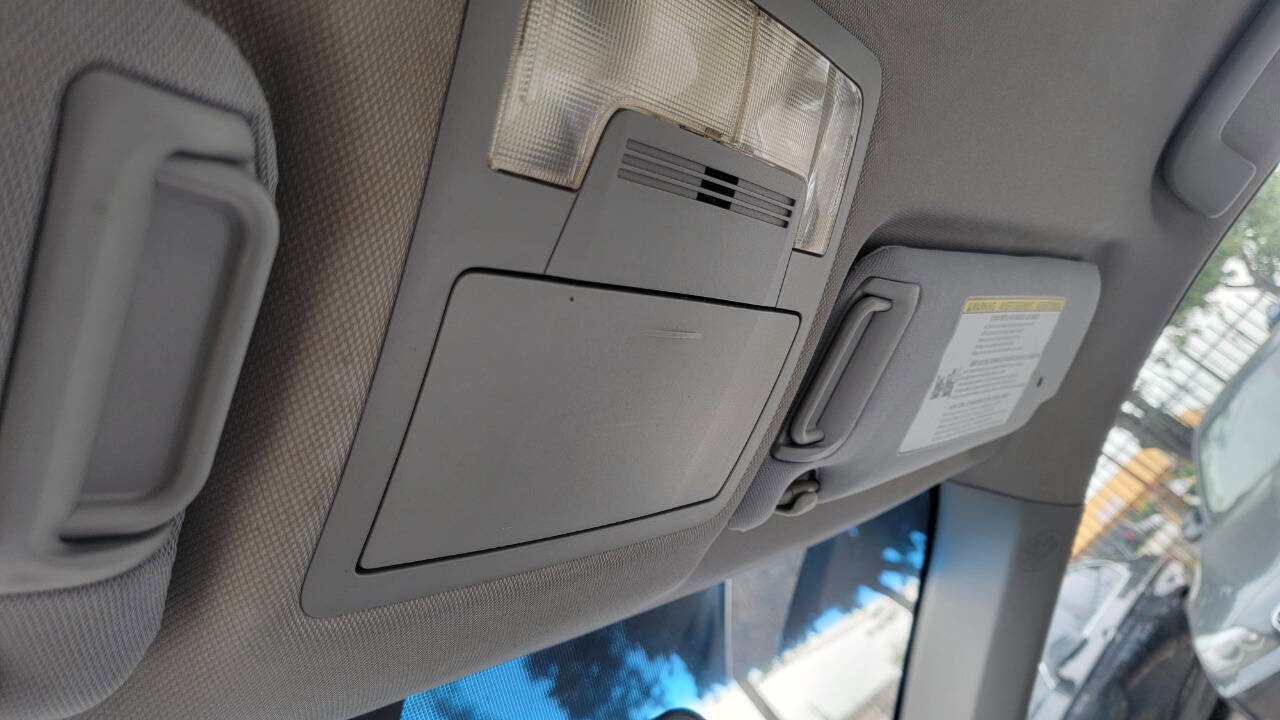 Used 2013 Toyota Camry LE FWD image 11