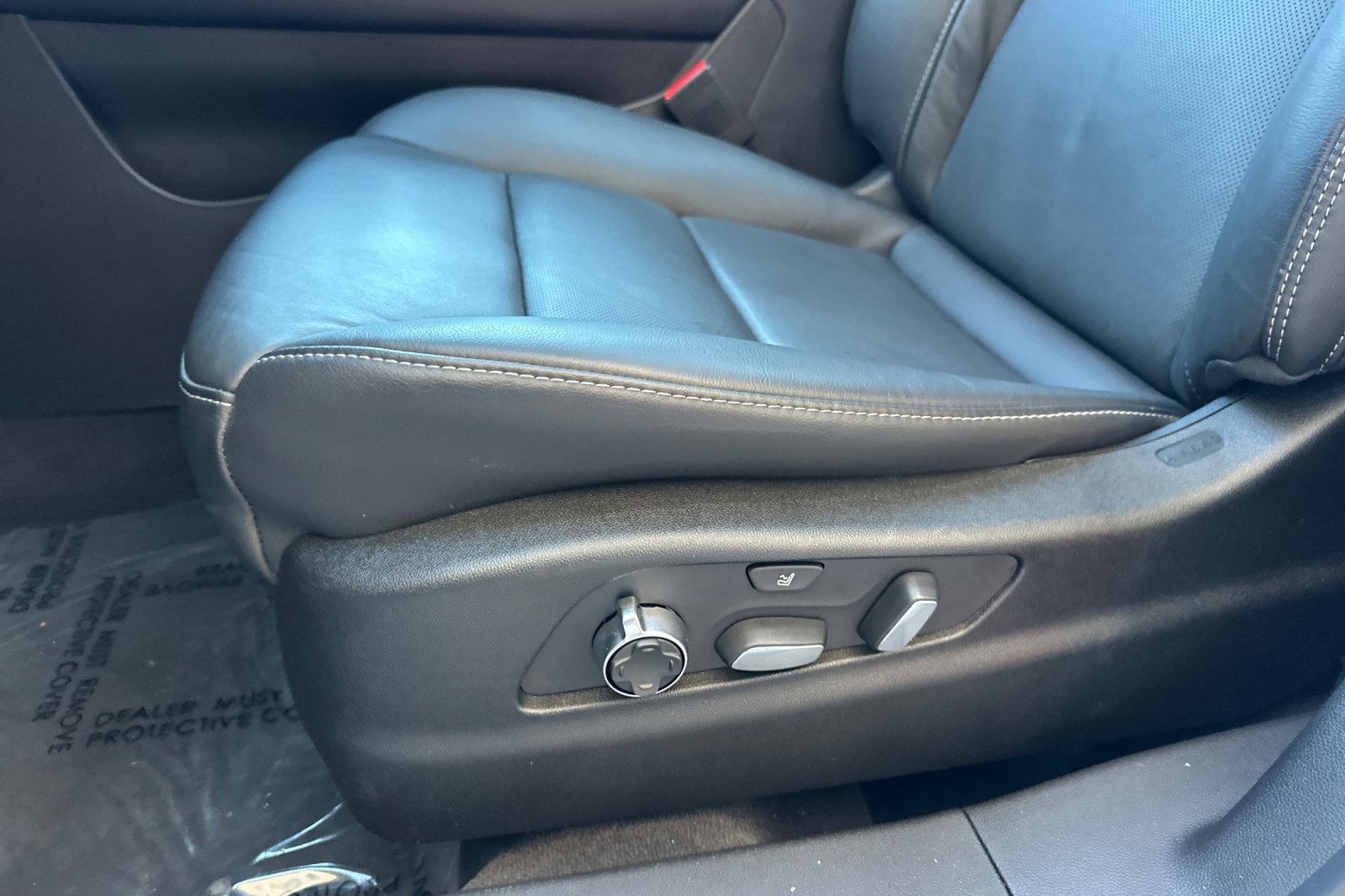 Used 2024 Cadillac XT4 Premium Luxury image 13