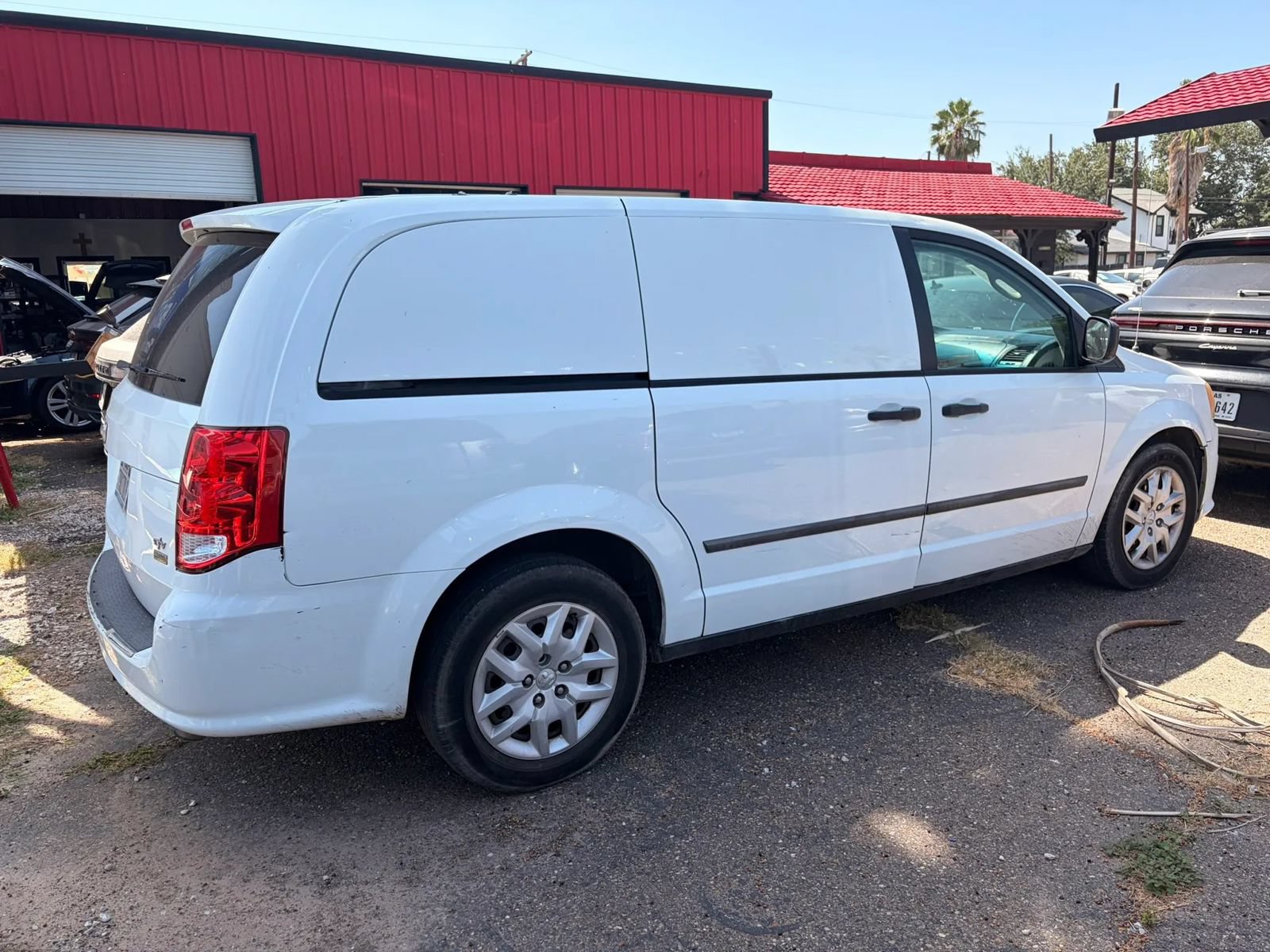 Used 2014 RAM C/V Tradesman FWD image 2