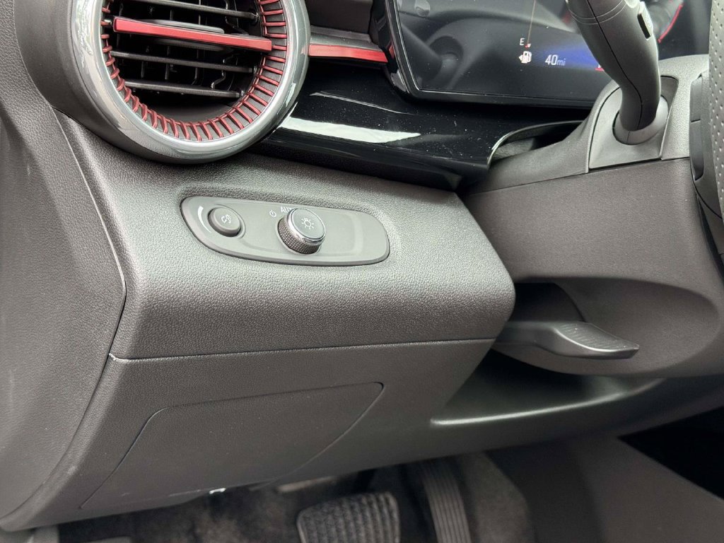 New 2026 Chevrolet Trax RS w/ Sunroof Package FWD image 9