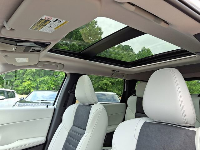 New 2025 Mitsubishi Outlander SE image 13