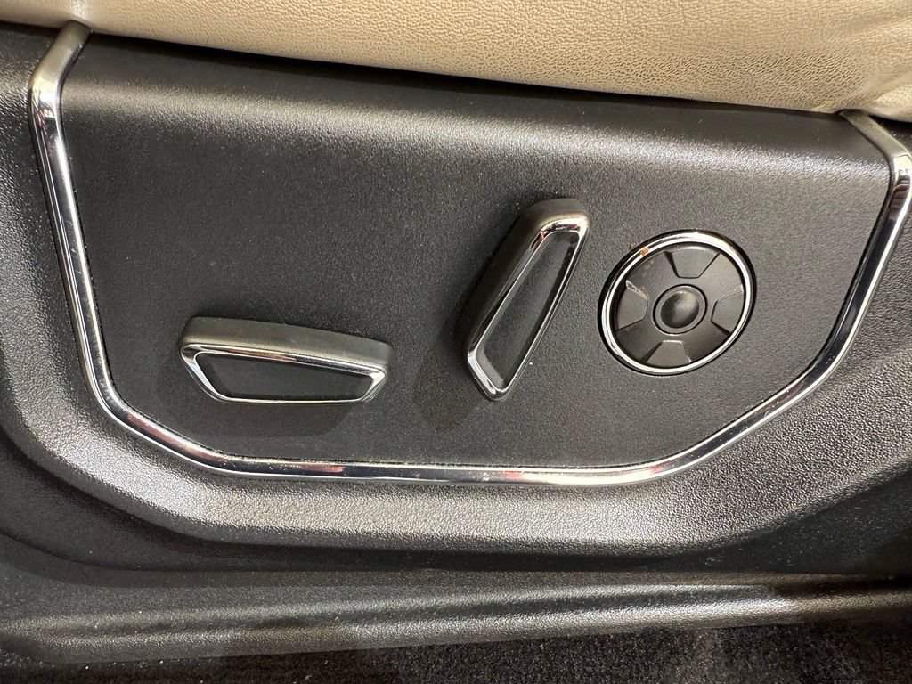 Used 2019 Ford Expedition Platinum RWD image 36