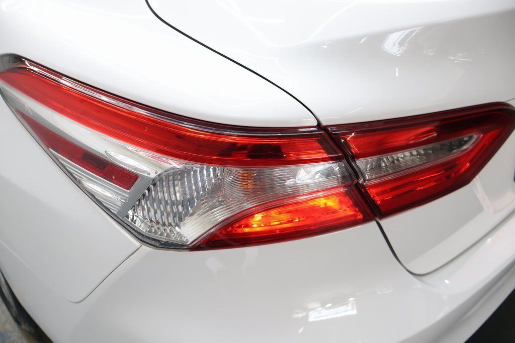 Used 2018 Toyota Camry LE image 26