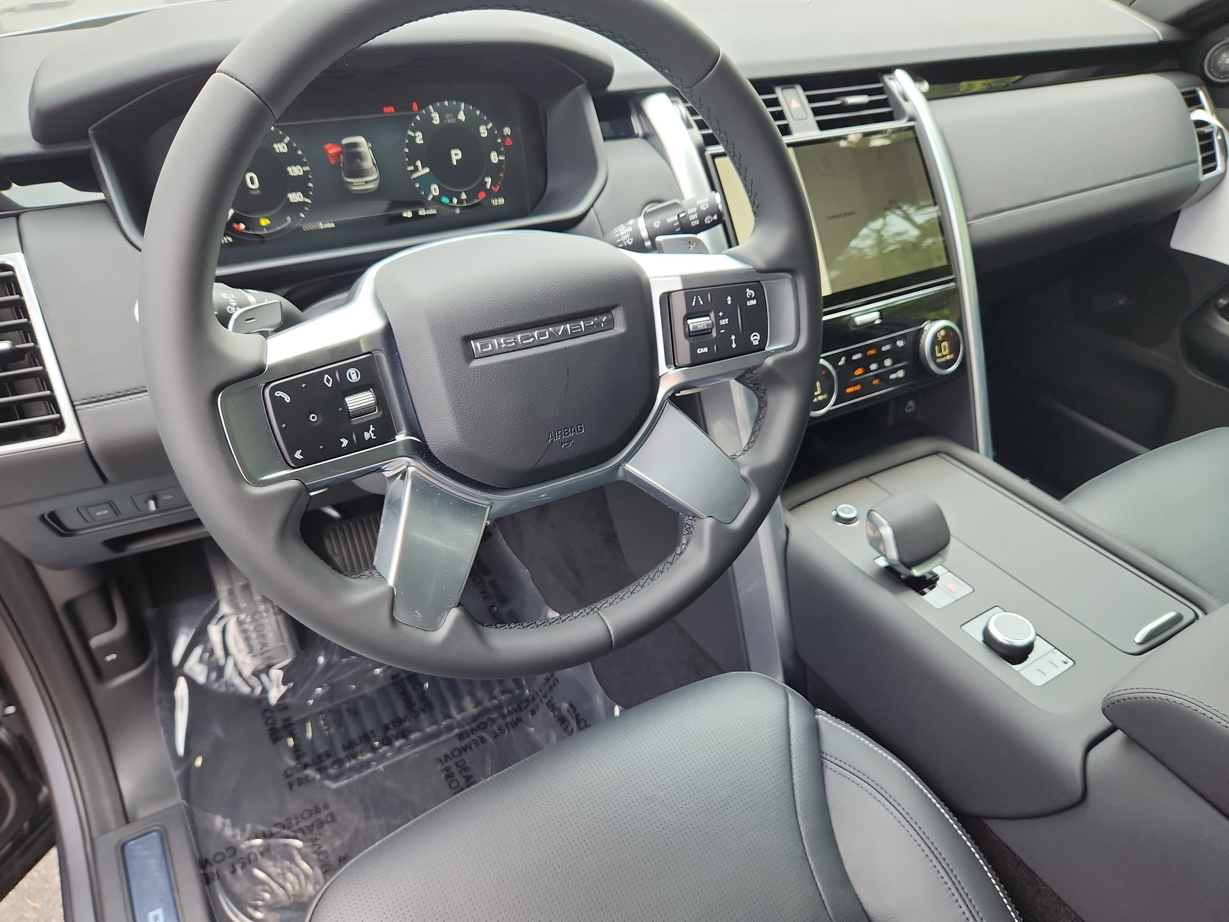 New 2025 Land Rover Discovery S image 15